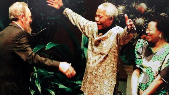 Mandela fotoğrafla anılıyor