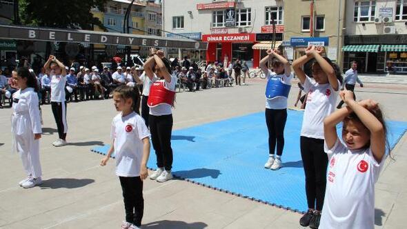 Dinarda yaz spor okulları açıldı