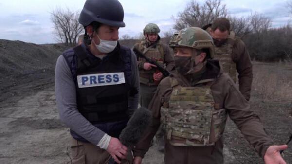 Son dakika haberi: Ukrayna Devlet Başkanı Zelenski'nin cephede zor anları