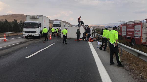 Feci kaza! Ölü ve yaralılar var Feci kaza! Ölü ve yaralılar var