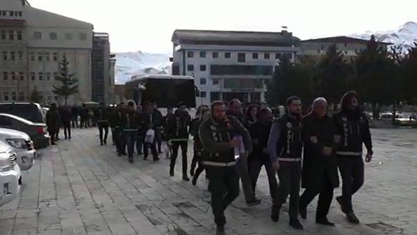 Emekli okul müdürünün uyuşturucu çetesine operasyon: 10 tutuklama Emekli okul müdürünün uyuşturucu çetesine operasyon: 10 tutuklama