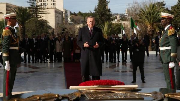 Cumhurbaşkanı Erdoğan, Şehitler Abidesi’ne çelenk bıraktı Cumhurbaşkanı Erdoğan, Şehitler Abidesi’ne çelenk bıraktı