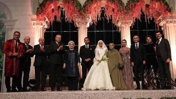 Cumhurbaşkanı Erdoğan nikah şahidi oldu Cumhurbaşkanı Erdoğan nikah şahidi oldu