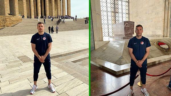 Lukas Podolski, Anıtkabir'i ziyaret etti Lukas Podolski, Anıtkabir'i ziyaret etti