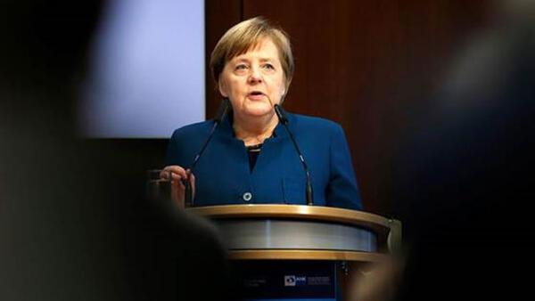 Merkel'den korkutan aklama: Nfusumuzun yzde 60-70'ine virs bulaacak