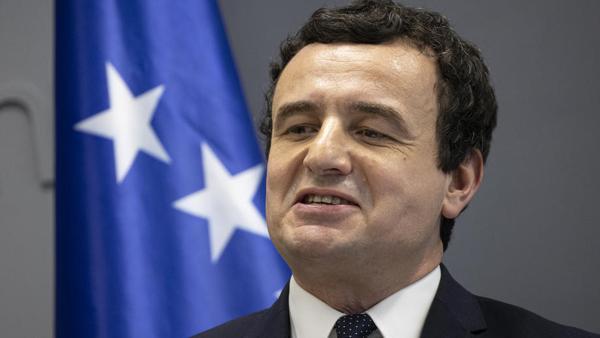 Kosova Başbakanı, İçişleri Bakanı'nı Corona Virüs'le ilgili 'panik yaydığı' gerekçesiyle görevden aldı