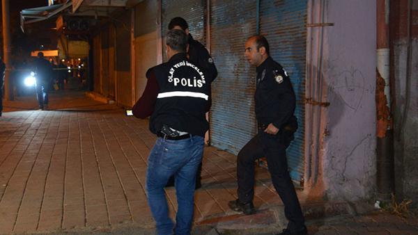 Sokak ortasında silahlı saldırı: 2 yaralı 