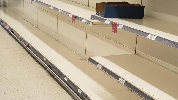 �ngiltere�de 1.5 milyon ki�inin karantinada yiyecek bulamad��� a��kland�