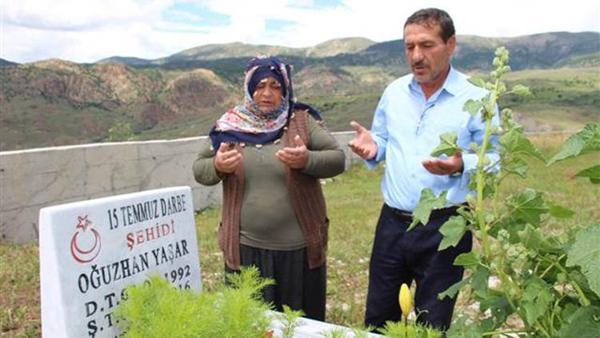 15 Temmuz şehidi &#39;tabuta sığmayan fidan&#39;, mezarı başında anıldı - Son Dakika Haber