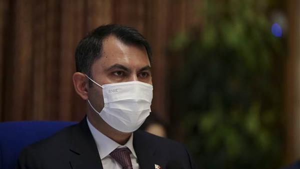 Bakan Kurum'dan eleştirilere 'kepçe'li yanıt Bakan Kurum'dan eleştirilere 'kepçe'li yanıt