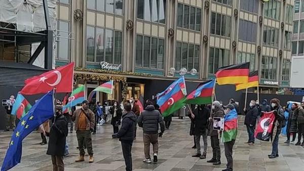 Almanya'da Azerbaycan'a destek mitingi Almanya'da Azerbaycan'a destek mitingi