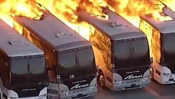 ABD'de büyük yangın! Onlarca otobüs kül oldu ABD'de büyük yangın! Onlarca otobüs kül oldu