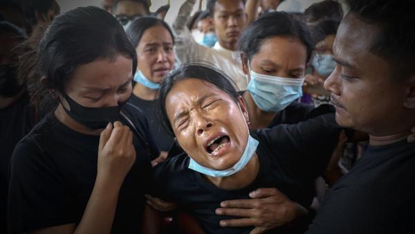Myanmar'da olaylar büyüyor: 18 kişi hayatını kaybetti Myanmar'da olaylar büyüyor: 18 kişi hayatını kaybetti