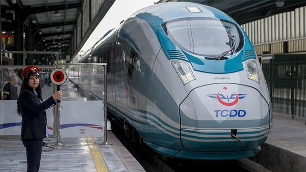 Bölgesel tren seferleri bir yıl sonra Kovid-19 tedbirleriyle yeniden başladı Bölgesel tren seferleri bir yıl sonra Kovid-19 tedbirleriyle yeniden başladı