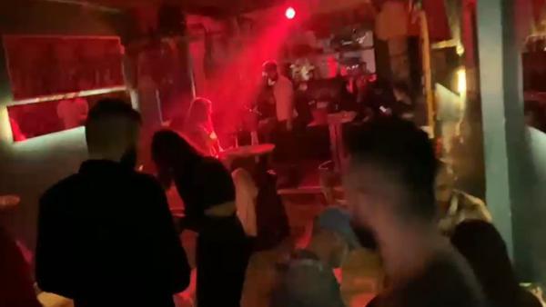Bu da oldu! Lokanta görünümlü gece kulübü Bu da oldu! Lokanta görünümlü gece kulübü
