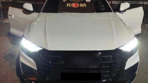 İzmir'de, 2 milyon TL değerinde kaçak otomobil ele geçirildi İzmir'de, 2 milyon TL değerinde kaçak otomobil ele geçirildi