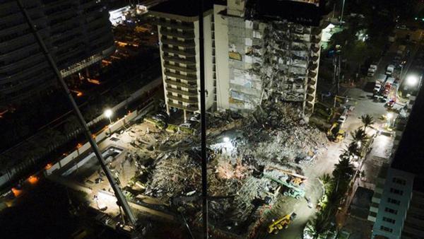 Miami'de bir kısmı çöken 13 katlı binada ölenlerin sayısı 28'e çıktı Miami'de bir kısmı çöken 13 katlı binada ölenlerin sayısı 28'e çıktı