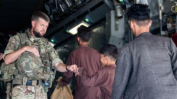 Son dakika: İngiltere'den flaş Afganistan kararı Son dakika: İngiltere'den flaş Afganistan kararı