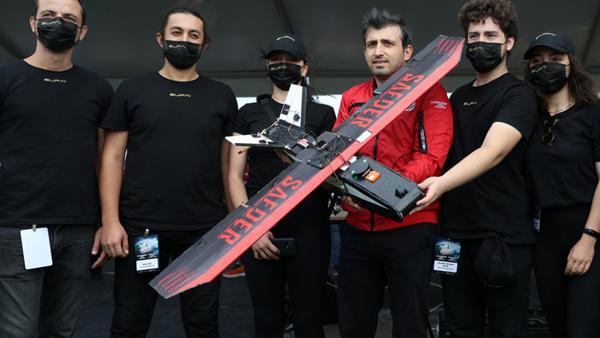Projeleri tek tek inceledi! Selçuk Bayraktar: Bizim için en önemli yarışmalardan biri Projeleri tek tek inceledi! Selçuk Bayraktar: Bizim için en önemli yarışmalardan biri