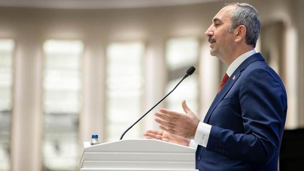 Adalet Bakanı Gül: 'Cumhuriyetimizin yeni yüzyılına darbecilerin bu ülkeye dayattığı bir anayasayla giremeyiz' Adalet Bakanı Gül: 'Cumhuriyetimizin yeni yüzyılına darbecilerin bu ülkeye dayattığı bir anayasayla giremeyiz'