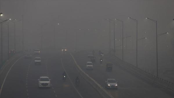 Yeni Delhi'de hava kirliliği alarmı! Eğitime bir hafta ara verildi