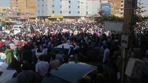 Sudan’da askeri yönetim protesto edildi Sudan’da askeri yönetim protesto edildi