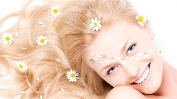 Pembe Smokin John Frieda Go Blonder Sari Saclara Gunes Isiltisi Icin Yogun Bakim Maskesi