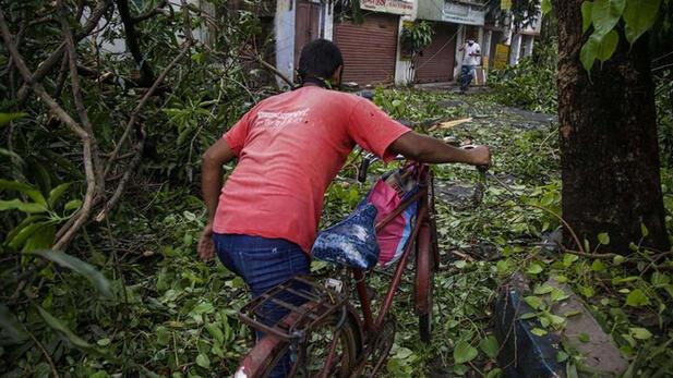 Hindistan ve Bangladeş'te etkili olan Amphan Kasırgası'nda ölü sayısı 24'e yükseldi
