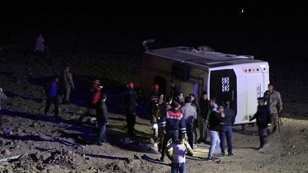 Van'da askerleri taşıyan midibüs kaza yaptı: 26 yaralı