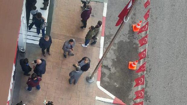 Karabük Belediye Başkanı işe geç kalanları binaya aldırmadı: Uzun zamandır arkadaşları uyarıyorum Karabük Belediye Başkanı işe geç kalanları binaya aldırmadı: Uzun zamandır arkadaşları uyarıyorum