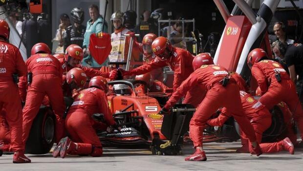 Ferrari'den tarihi hata! Vettel ile Leclerc...