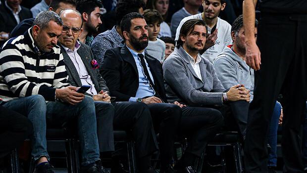 Arda Turan, Anadolu Efes-Maccabi Tel Aviv maçını izledi