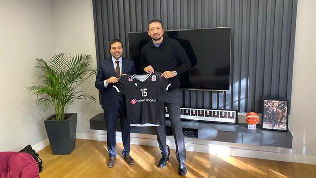 Beşiktaş yöneticisi Umut Şenol'dan Hidayet Türkoğlu'na ziyaret