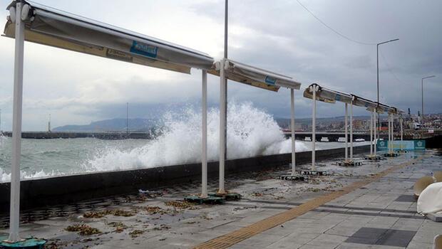 Fırtına, Tekirdağ'da çatı uçurdu, deniz ulaşımını aksattı...