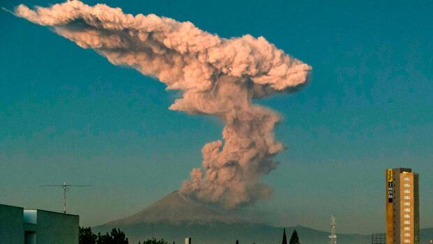 Meksika'daki Popocatepetl Yanardağı'nda patlama 