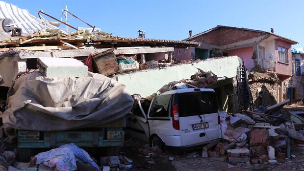 Malatya Valiliği: Depremde 56 konut yıkıldı 
