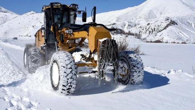 Bitlis'te kardan kapanan 257 köy yolu, ulaşıma açıldı  