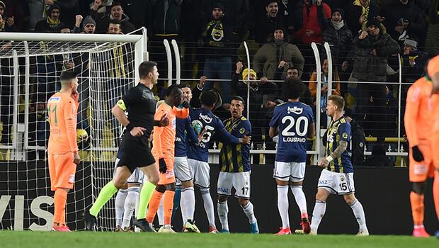 Fenerbahçe'de Altay Bayındır'dan penaltının tekrarlanmasına tepki!