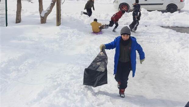 Siirt'in Eruh ilçesinde okullara kar tatili