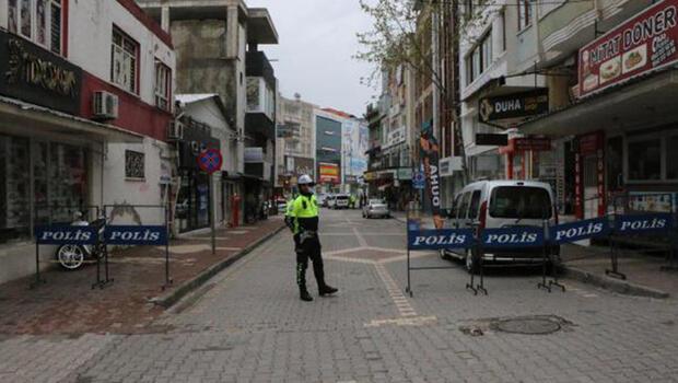 Adıyaman'da Gölbaşı Caddesi ve Sümer Meydanı, koronavirüs tedbiri için kapatıldı  
