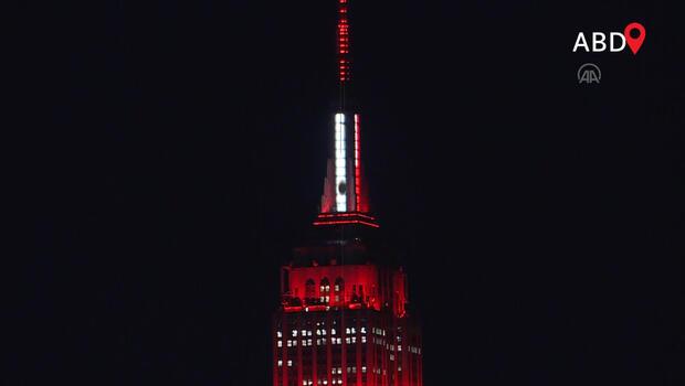 Empire State Binası sağlık çalışanlarına destek için ışıklandırıldı