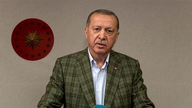 Cumhurbaşkanı Erdoğan, tüm yurtta okunan İstiklal Marşı'na eşlik etti