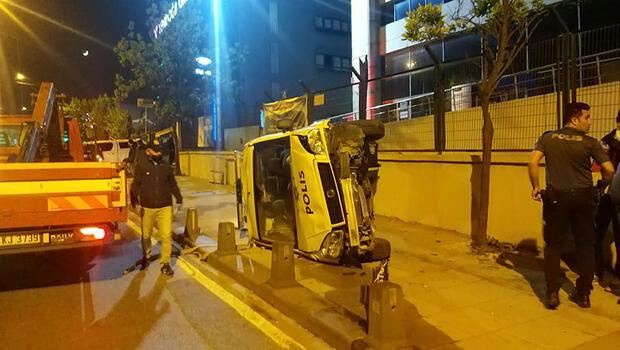 Sancaktepe'de polis otomobili yan yattı: 1 polis yaralı