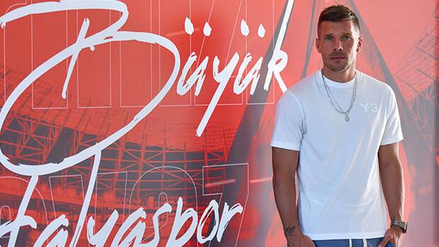 Lukas Podolski: 'Antalyaspor'a faydam olduğu için çok mutluyum'