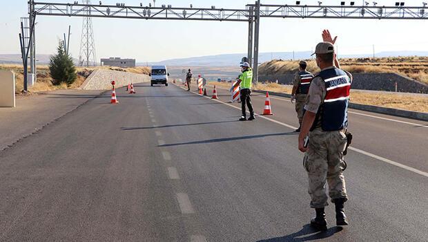 Gaziantep'te polis ve jandarmadan bayram öncesi drone'lu trafik denetimi