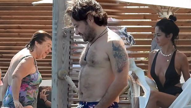 Ozan Doğulu sevgilisiyle tatilde! Hera aileye girdi...