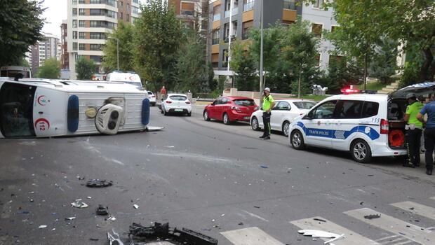 Son dakika haberler: Kadıköy'de ambulans kaza yaptı