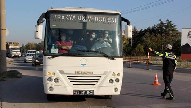 Edirne'de Kovid-19 tedbirleri kapsamında minibüsler denetlendi        