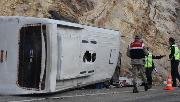 Son dakika haberler: Sivas'ta tünel işçilerini taşıyan midibüs devrildi: 5'i ağır, 15 yaralı