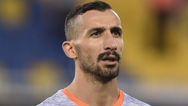 Son Dakika | Başakşehir'de Mehmet Topal tarih yazmaya devam ediyor.